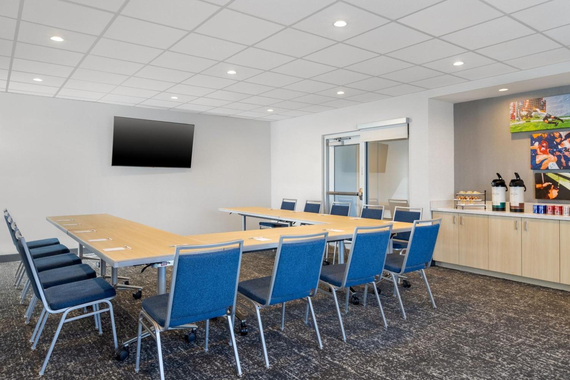Towneplace Suites By Marriott Geneva At Spire Academy Экстерьер фото