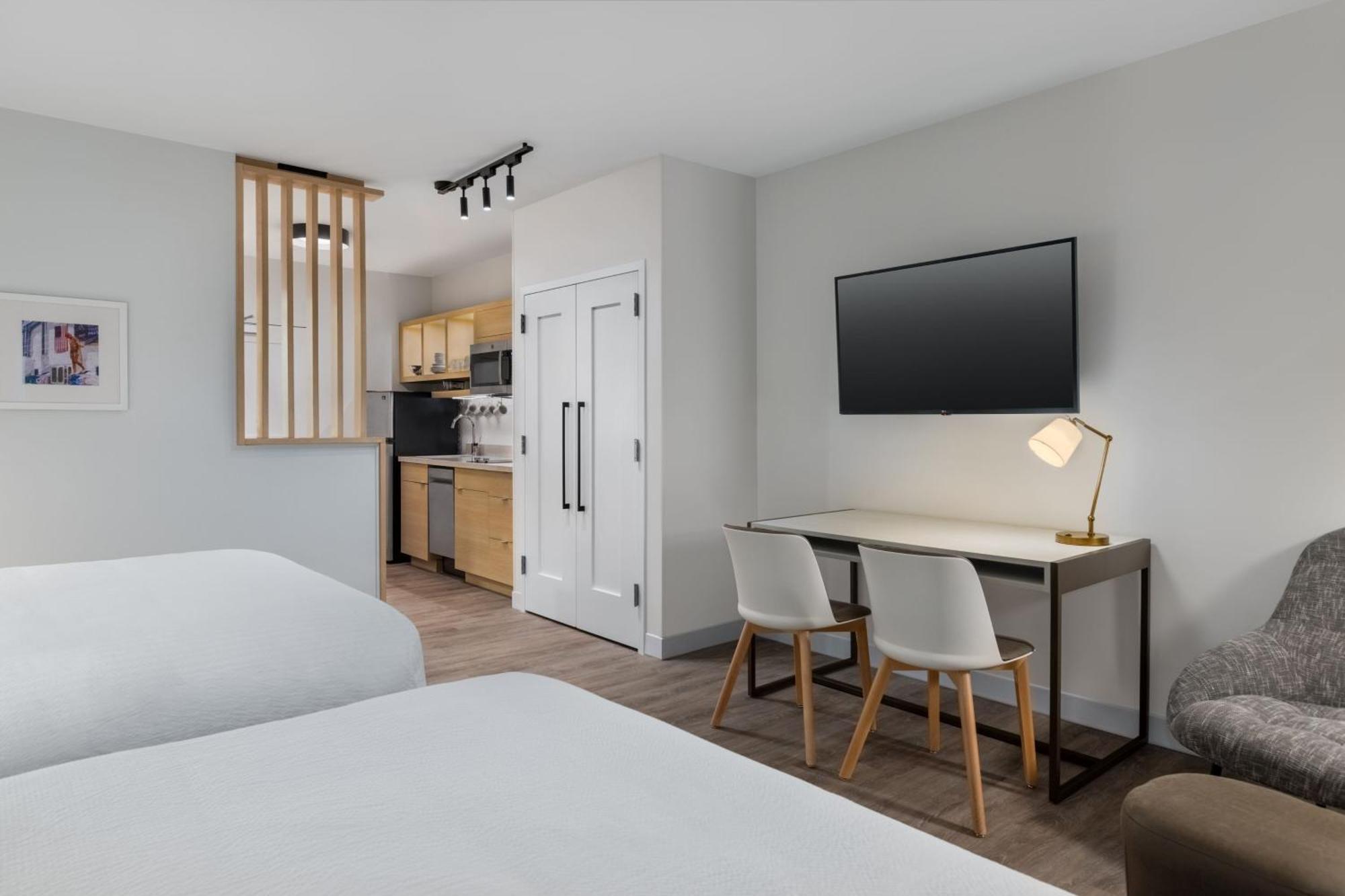 Towneplace Suites By Marriott Geneva At Spire Academy Экстерьер фото