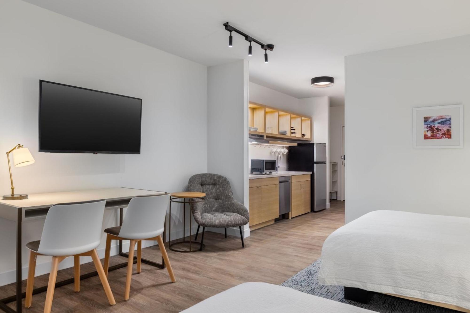 Towneplace Suites By Marriott Geneva At Spire Academy Экстерьер фото