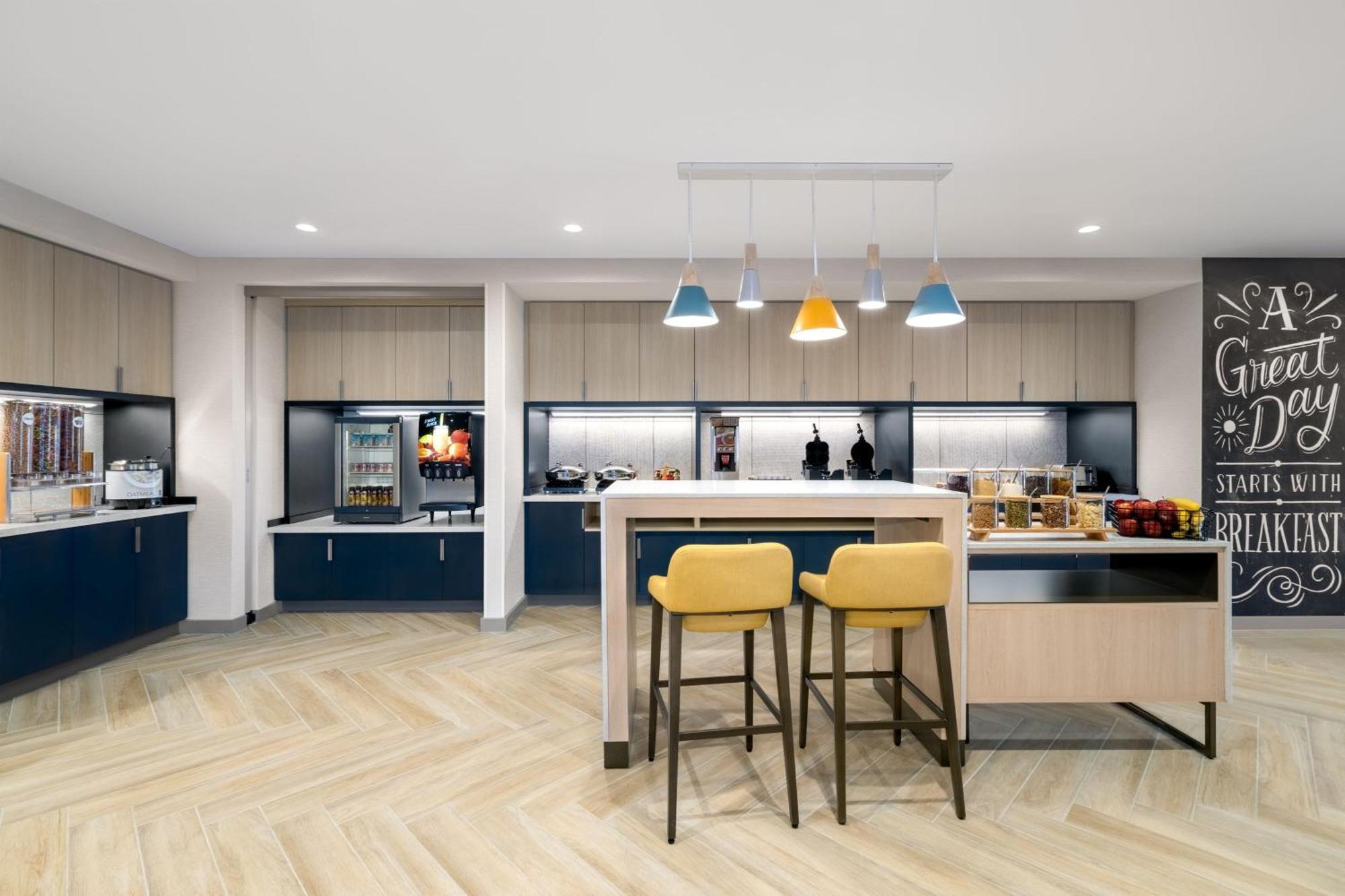 Towneplace Suites By Marriott Geneva At Spire Academy Экстерьер фото